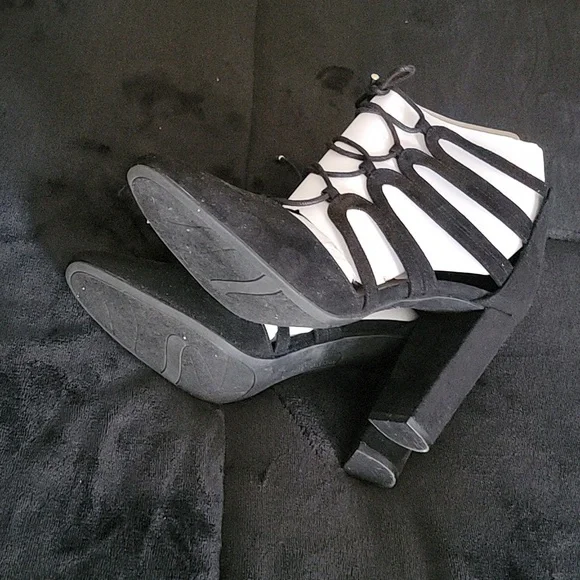 Christian Siriano for payless black heels - Picture 3 of 3